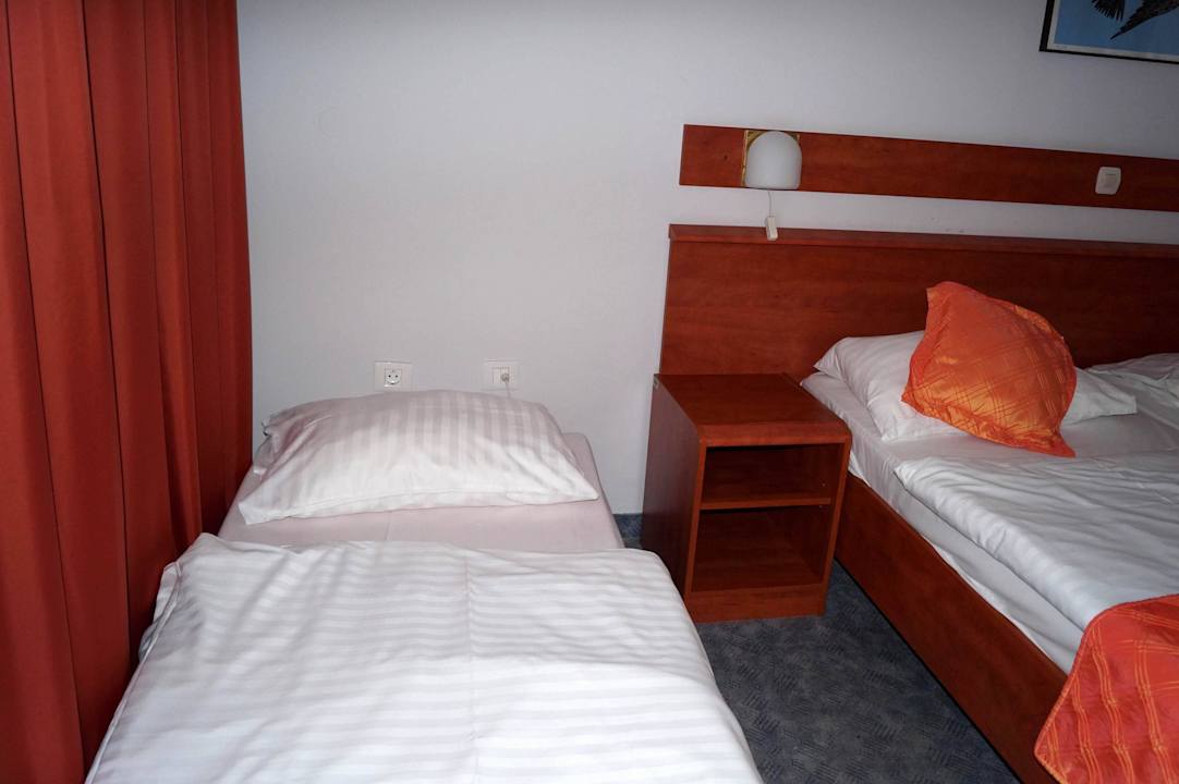 Raum / Zimmer / Schlafbereich (Innenansicht) Hotel Baska