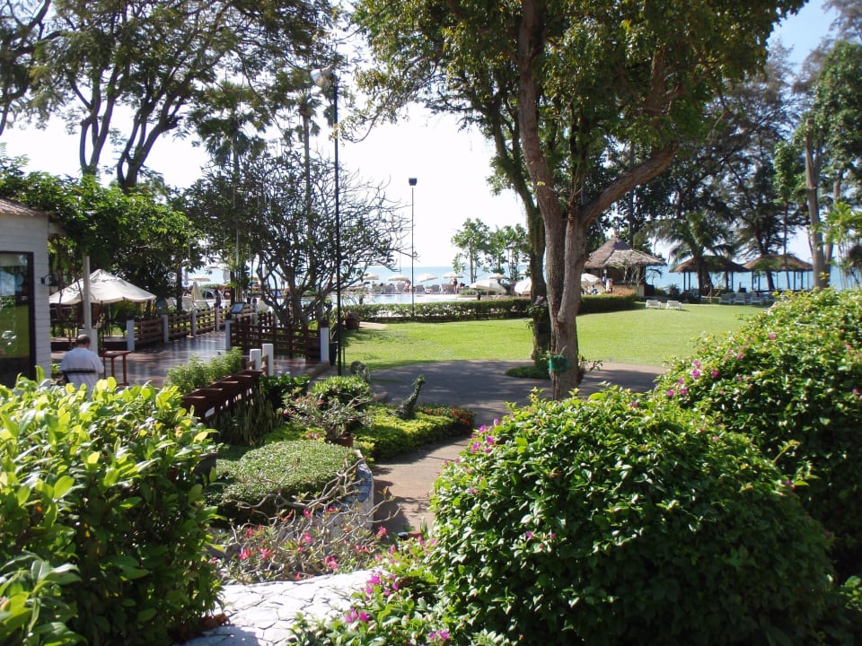 Gepflegter Garten Novotel Rayong Rim Pae Resort
