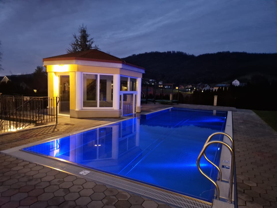 Pool Schlössl Hotel Kindl