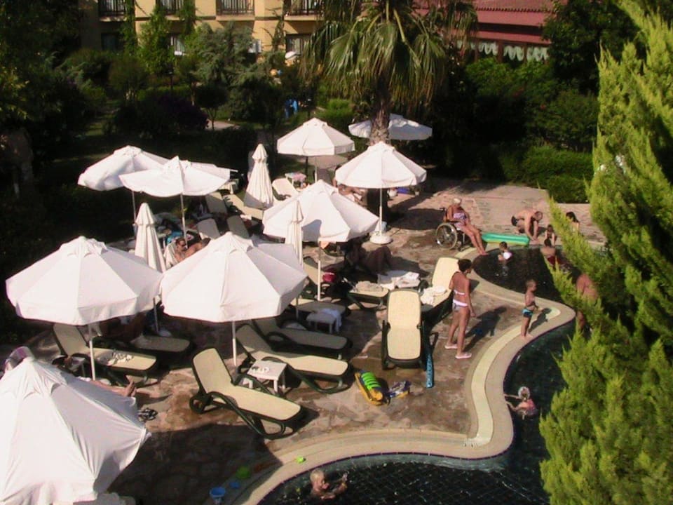 Plätze am Kinderbecken Alba Resort Hotel