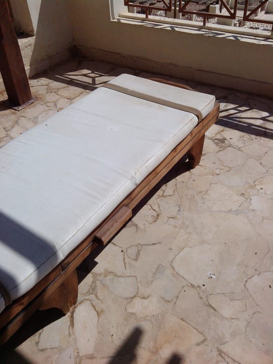 Liege auf der Zimmerterrasse Imperial Shams Abu Soma