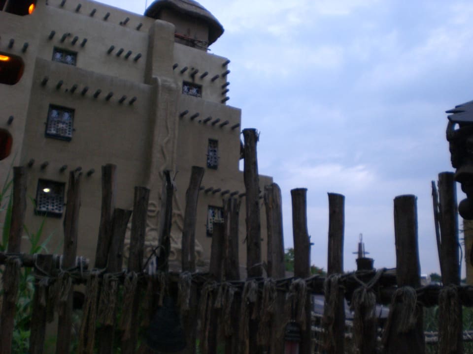 Außenansicht auf das Hotel Hotel Matamba - Phantasialand Erlebnishotel