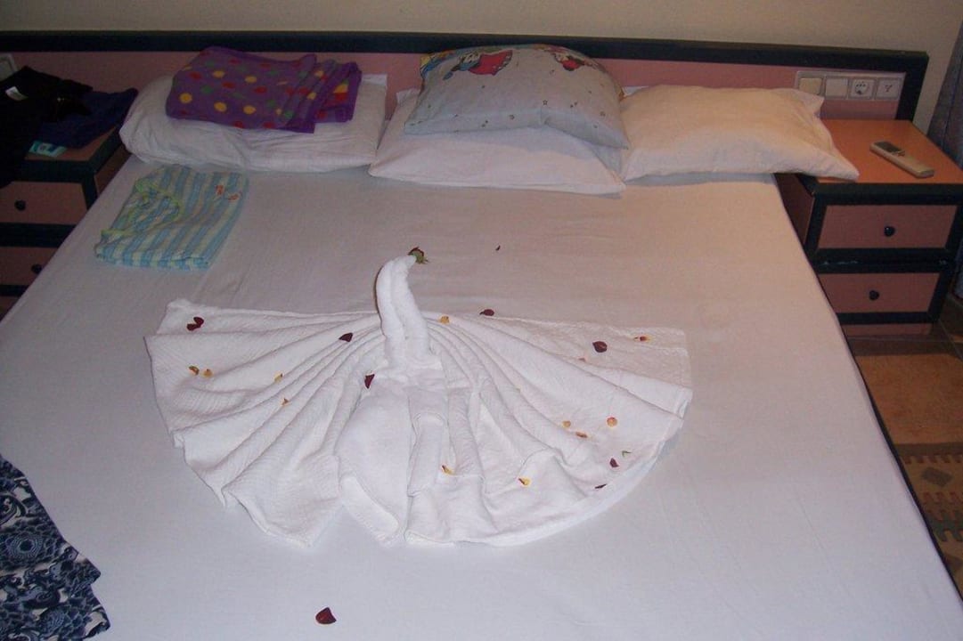 Bett am ersten Tag Hotel Sirma