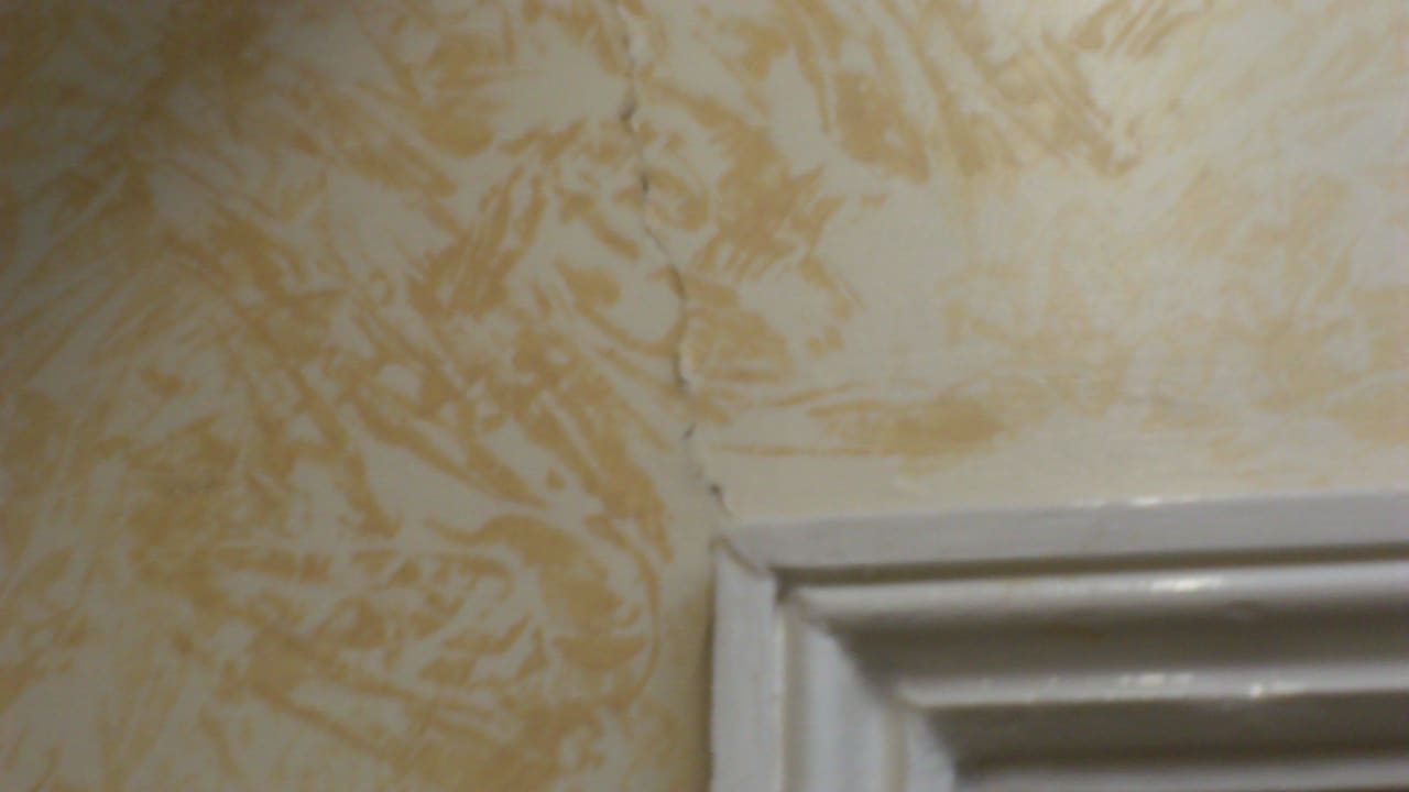 Risse in der Wand Hotel Shakespeare