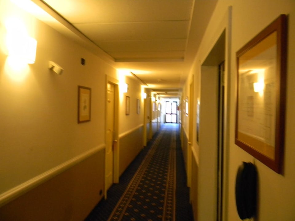 Durchgang 3 Stock Grand Hotel Tiberio