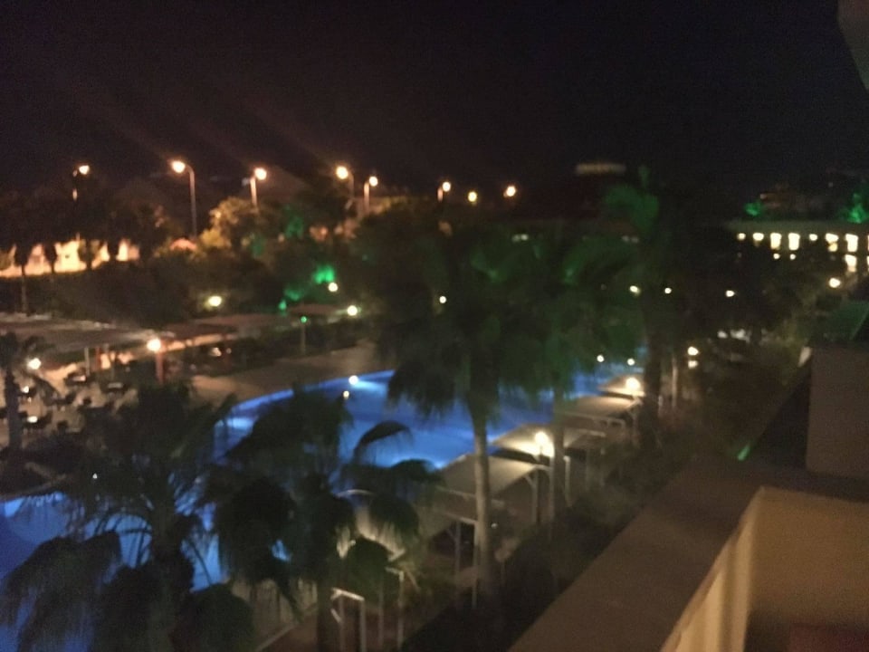 Pool vom Balkon aus am Abend Hotel Süral Resort