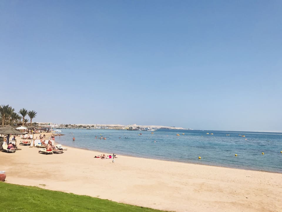 Nochmal der atemberaubende Strand mit klaren Wasser Steigenberger Aqua Magic