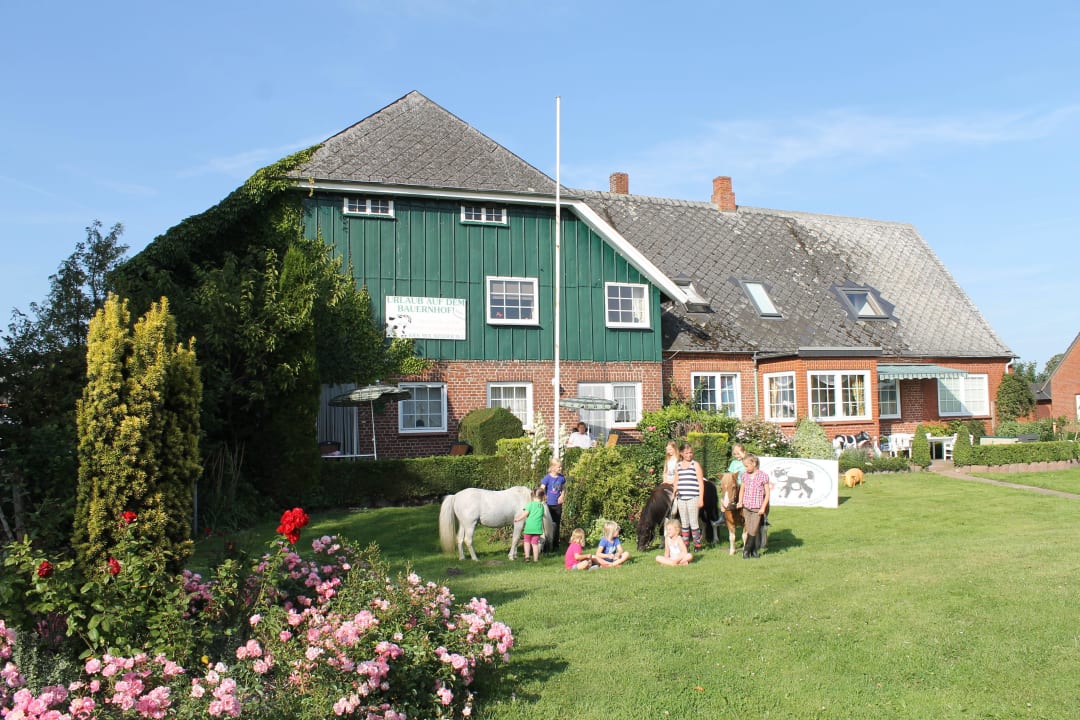 Von der Straße Pension Ostseebauernhof Horn
