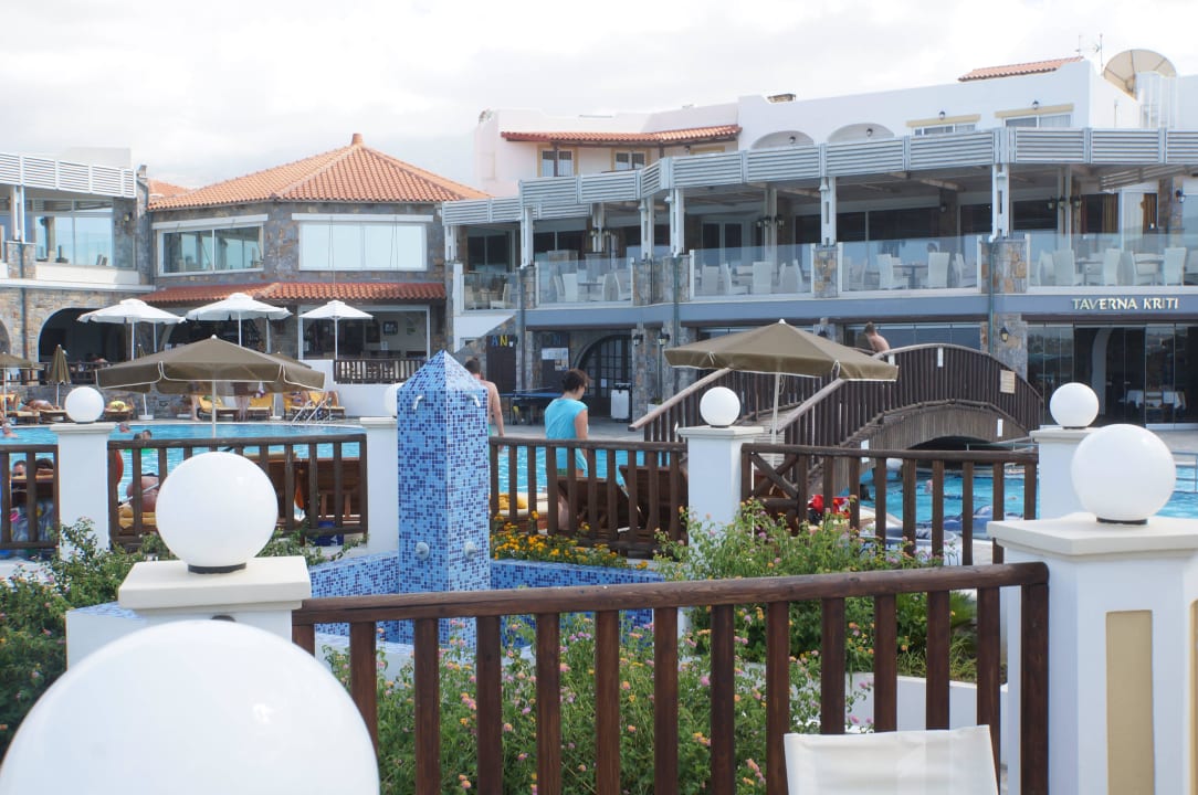 Poolanlage mit Blick auf Restaurant Alexander Beach Hotel & Village Resort