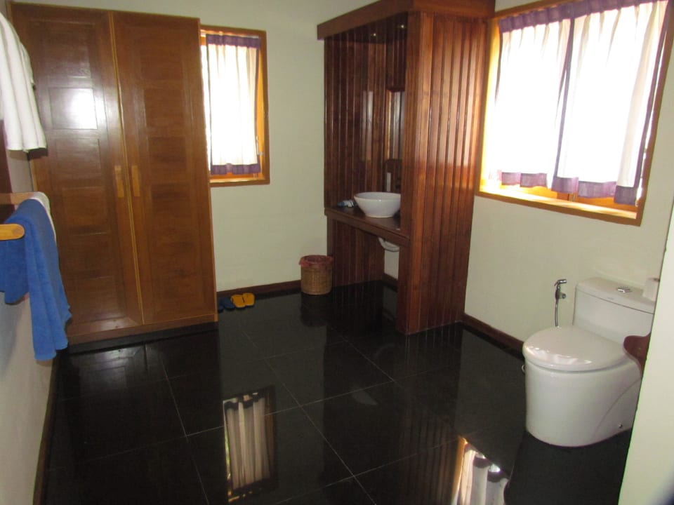 Großes Badezimmer bzw. Vorraum Crescent Cove Resort