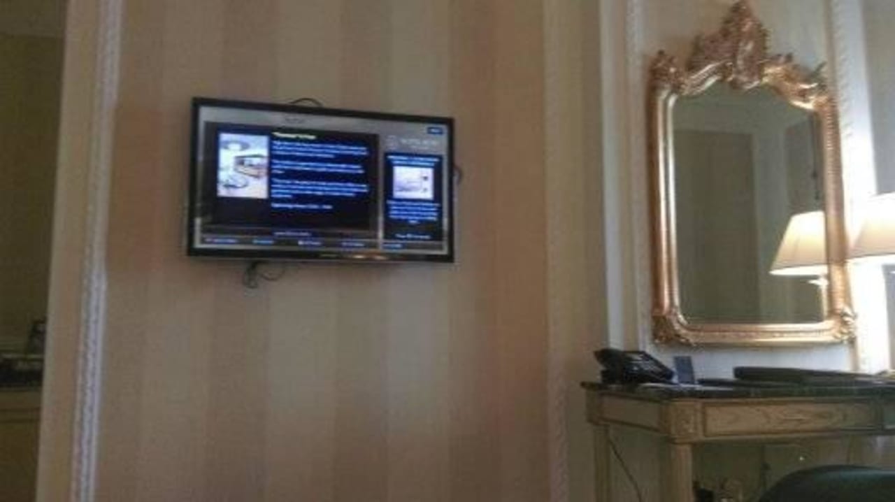TV Royal Rose Hotel