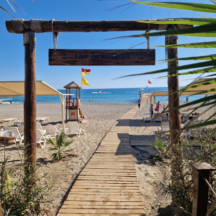 Strand Club Turtas Beach Hotel
