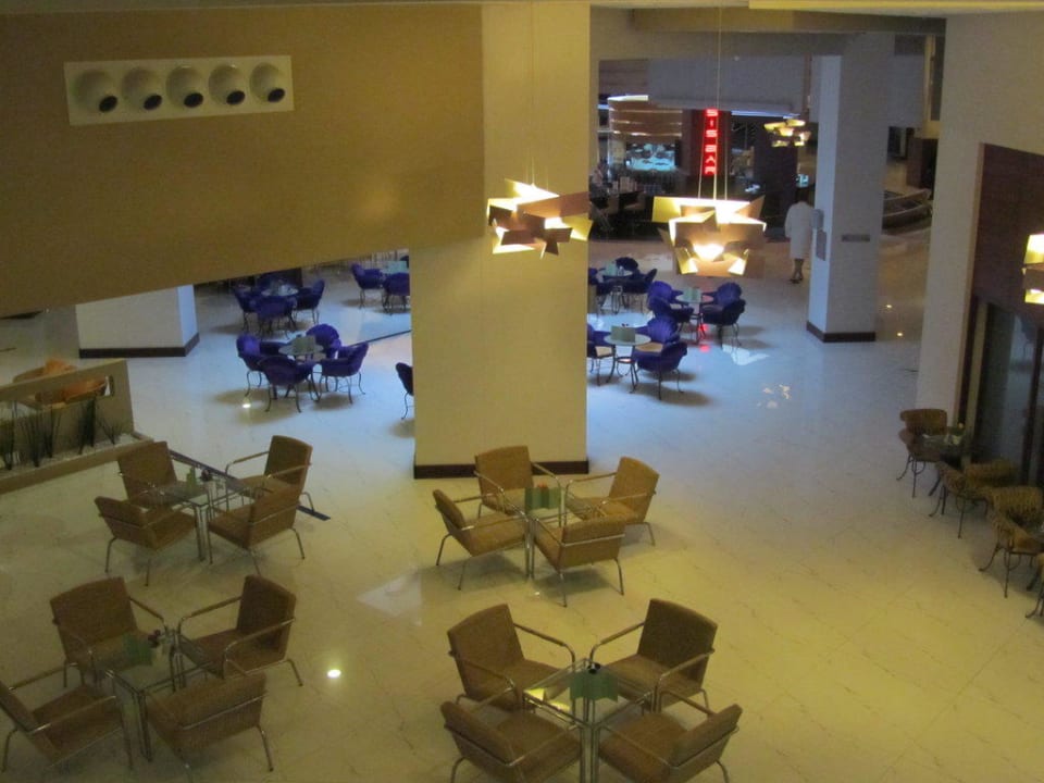 Oasis Cafe und Bar, Innenbereich Limak Lara Deluxe Hotel & Resort