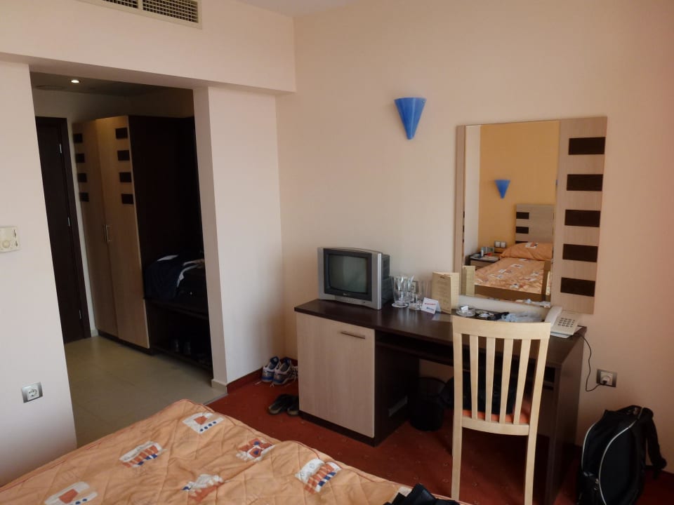 Mein Zimmer von der Bettseite Hotel Selena Star