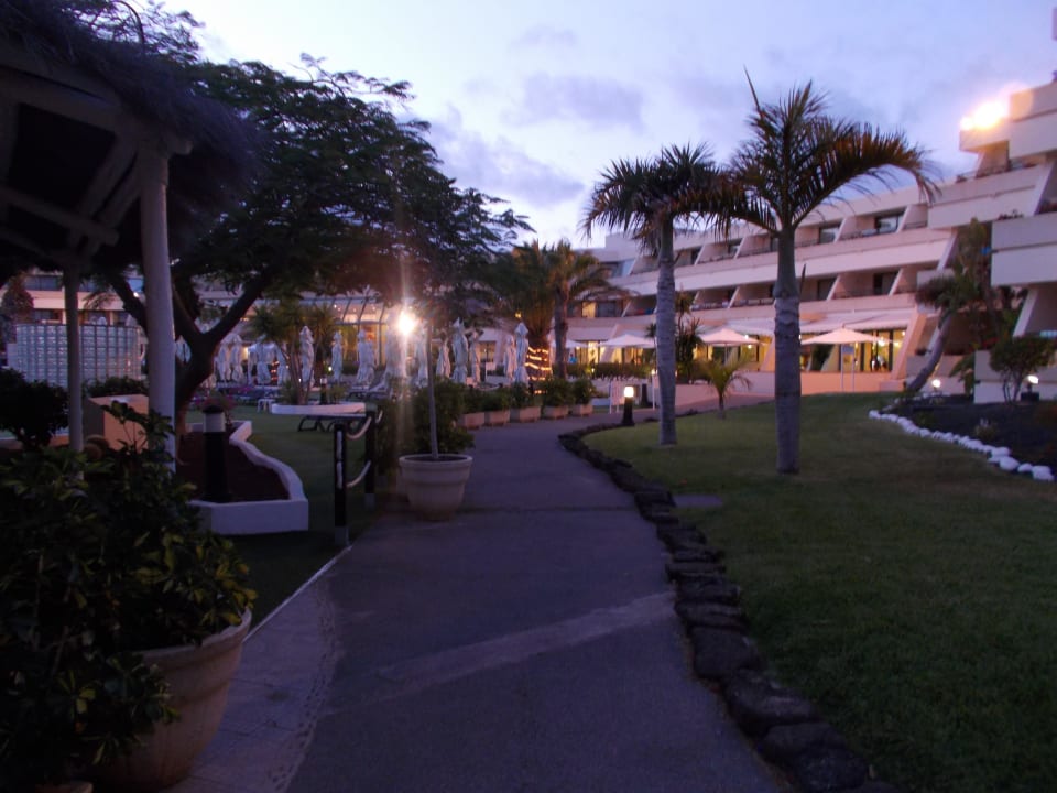 Blick auf die Rückseite vom Hotel Dreams Lanzarote Playa Dorada Resort & Spa