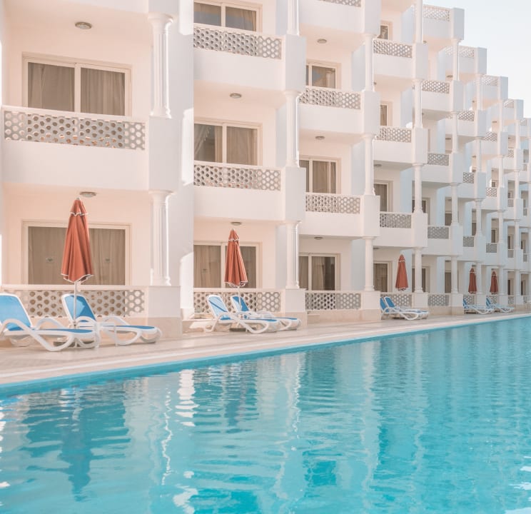 Pool White Valley Palace