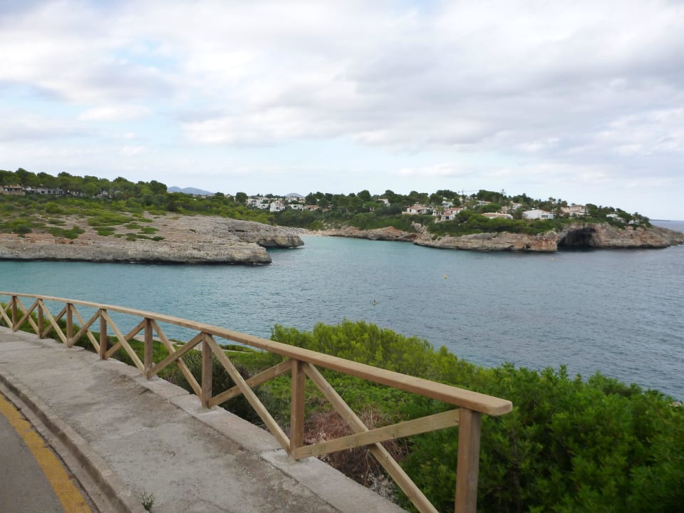 Blick zur Cala Mandia blau punta reina