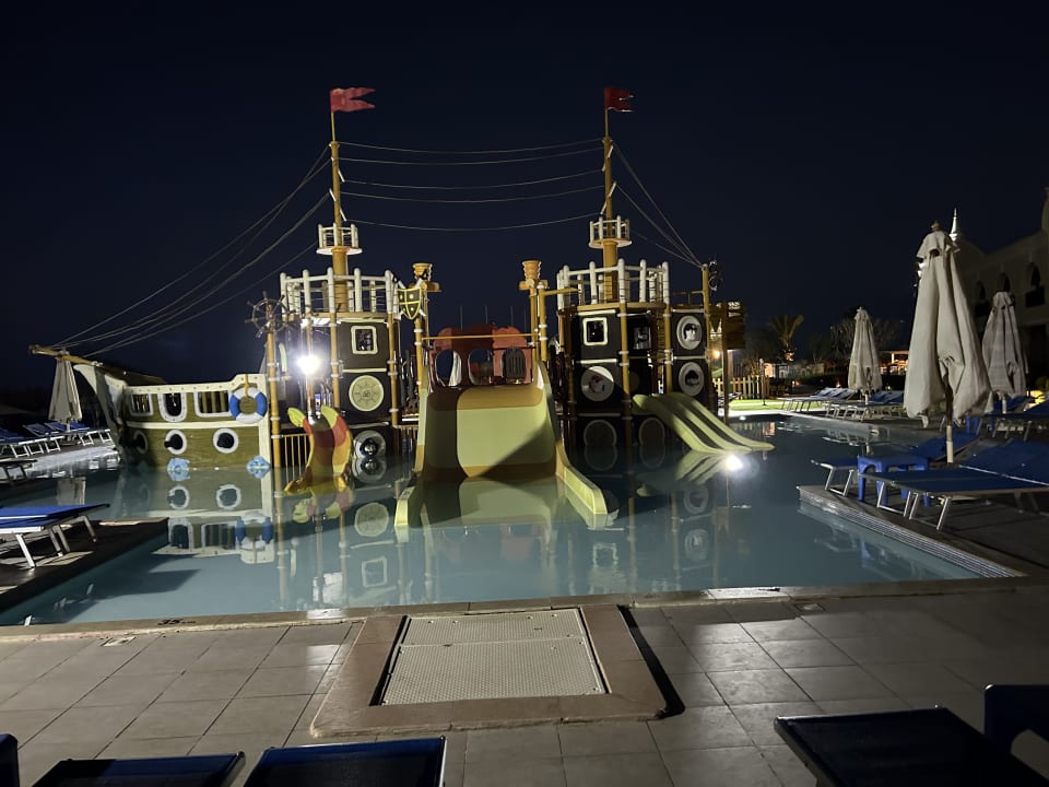 Pool Titanic Royal