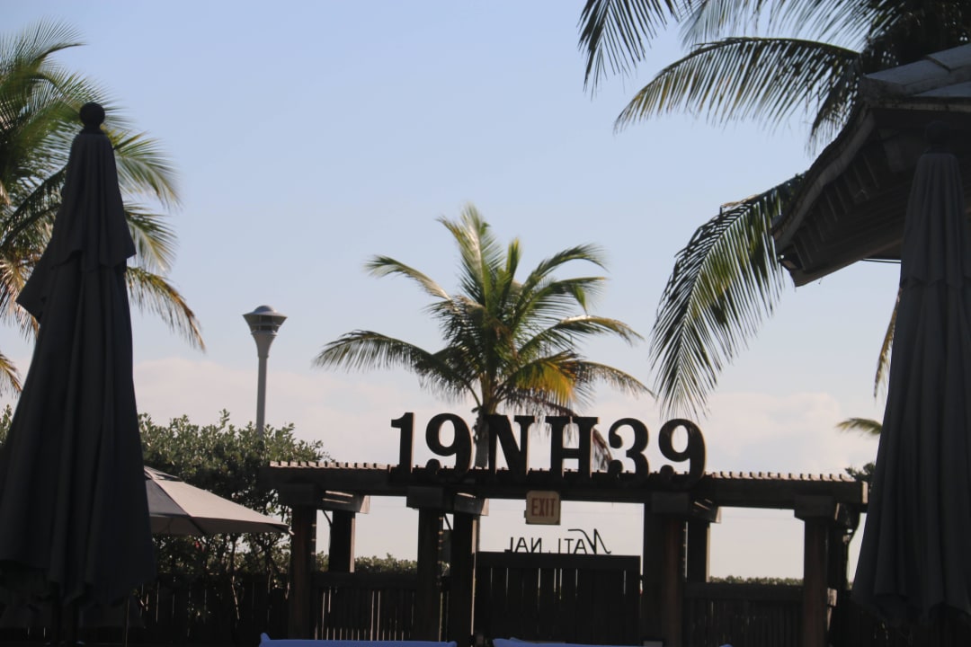 Ausgang zum Strand Hotel The National