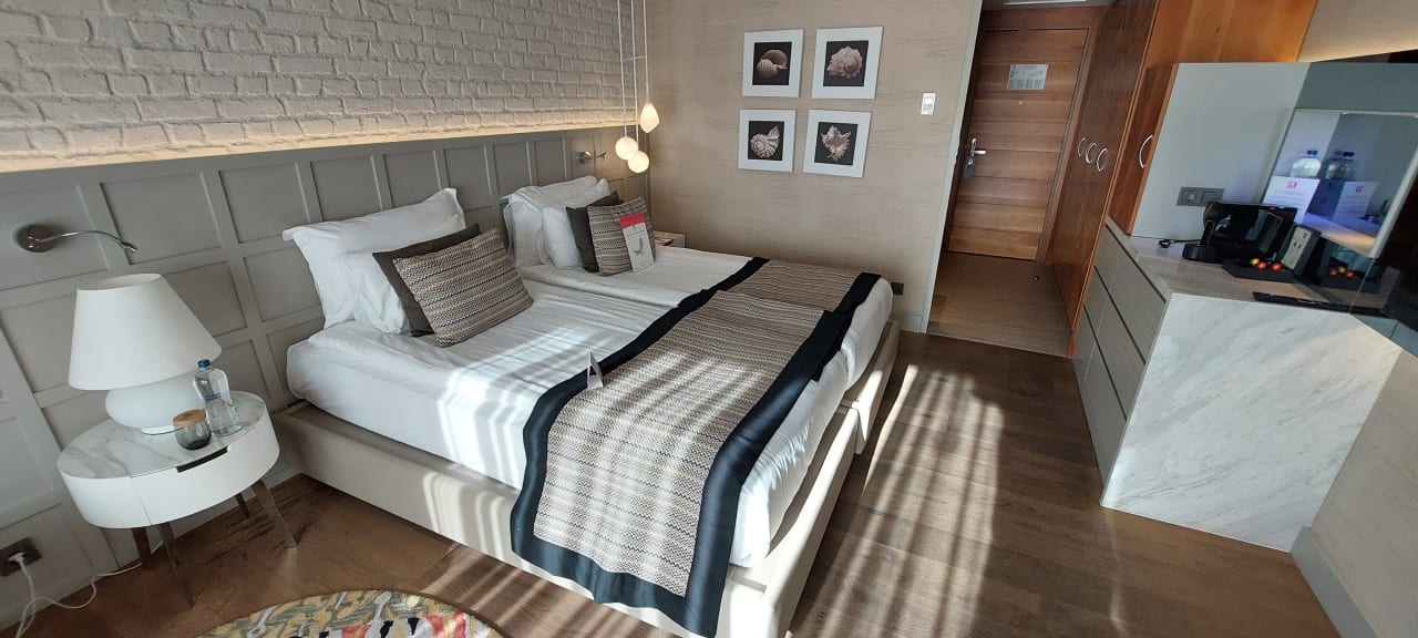 Zimmer Acanthus Cennet Barut Collection