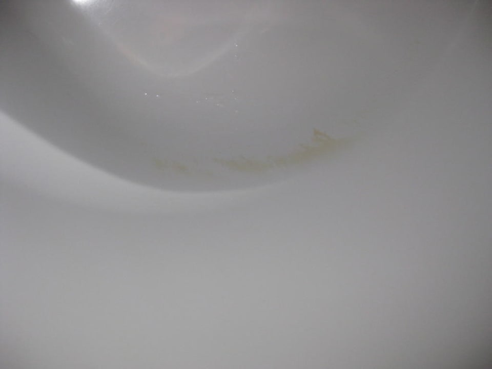 Gelbe Ränder in der Badewanne Leonardo Royal Hotel Den Haag Promenade