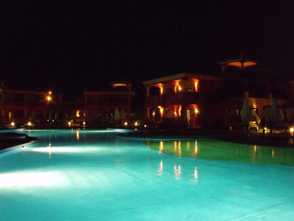 Kolejny z dziewięciu basenów w hotelu Pickalbatros Alf Leila Wa Leila Resort - Neverland Hurghada