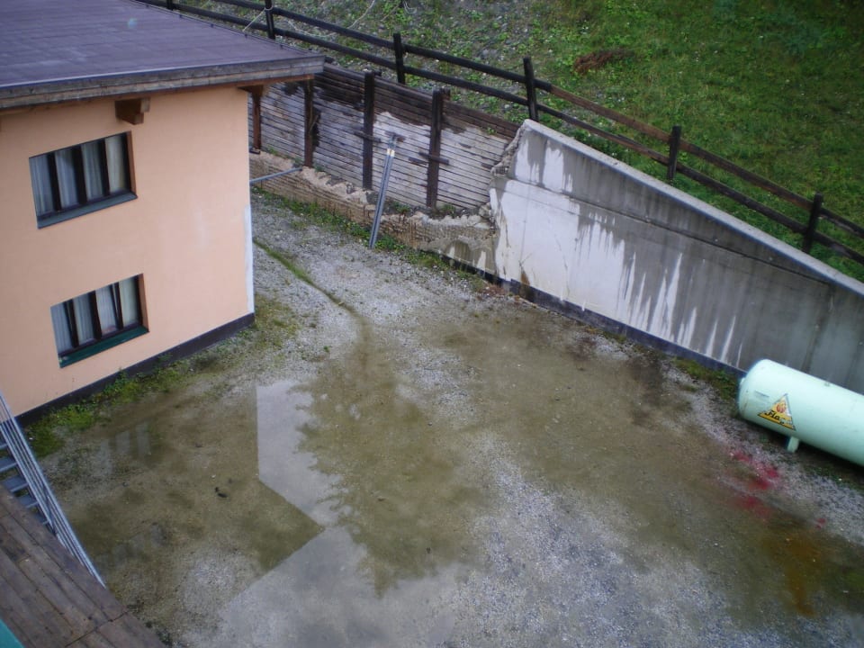 Blick in den Innenhof links Hotel Grünwaldkopf