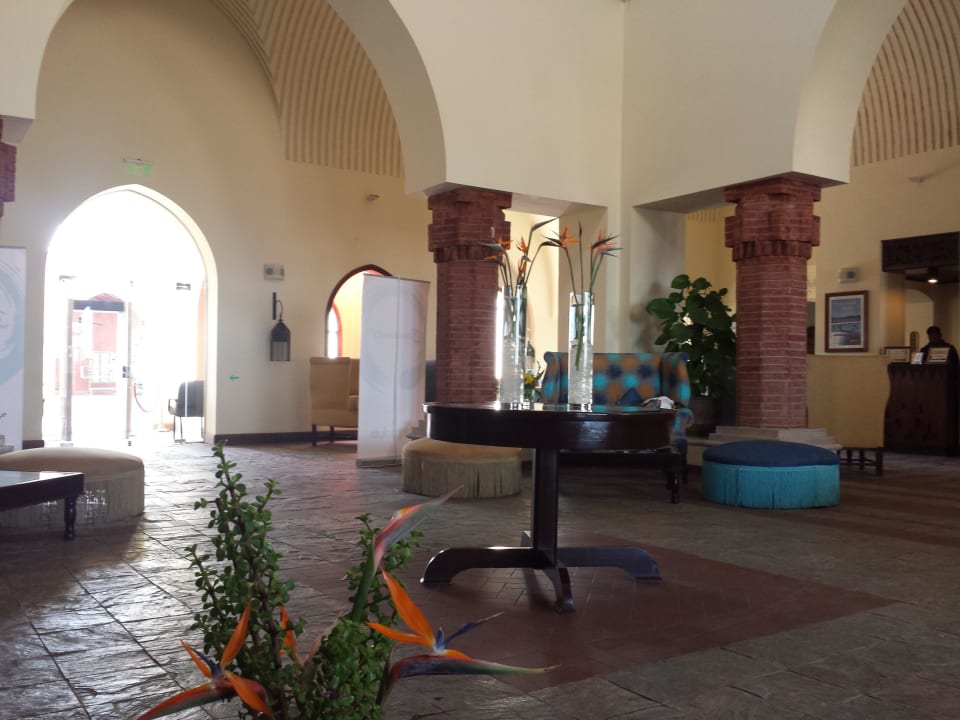 Blick zum Eingang Radisson Blu Resort, El Quseir