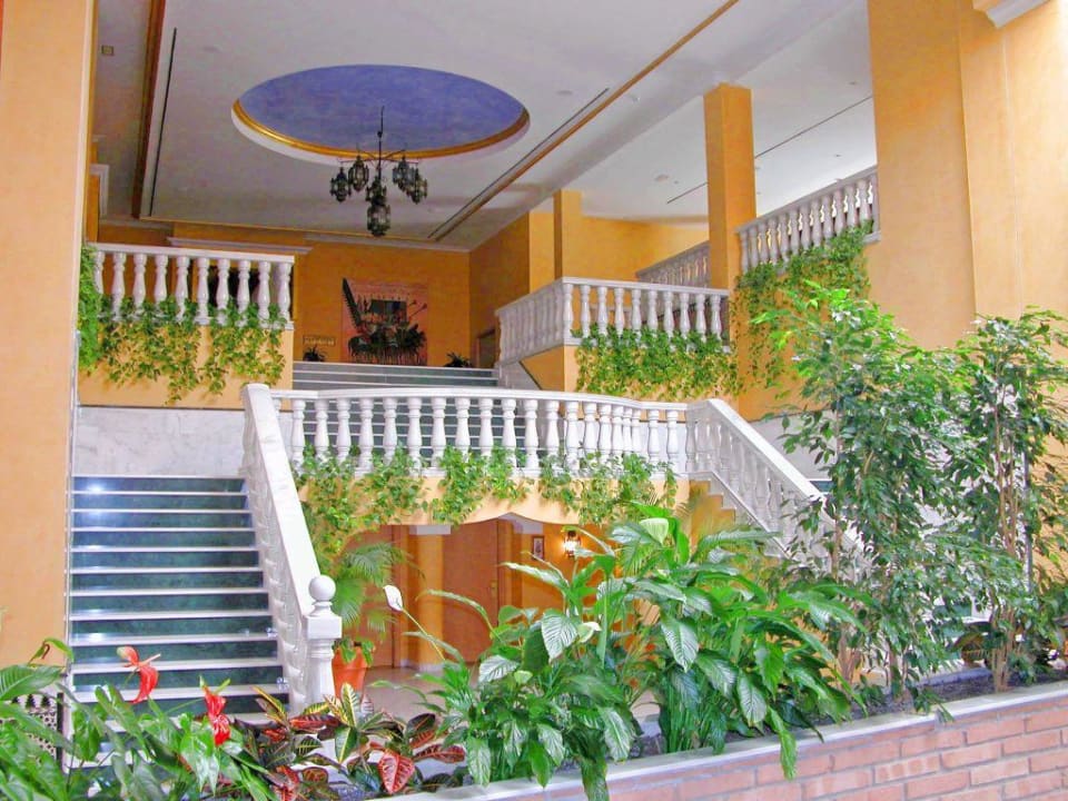 Teil der Empfangshalle Playacálida Hotel