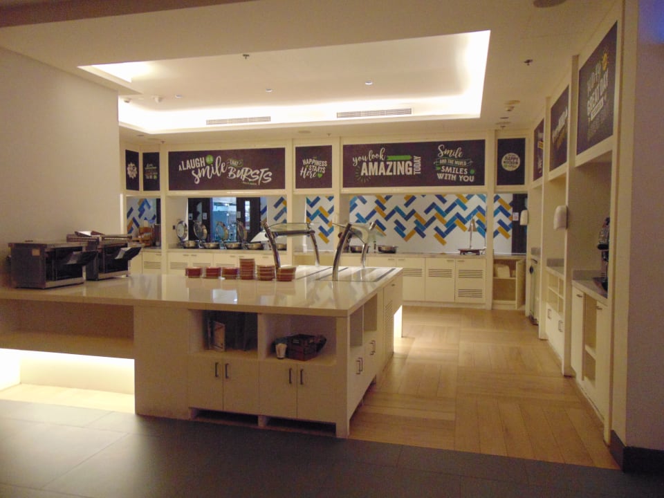 Gastro Hampton By Hilton Dubai Airport