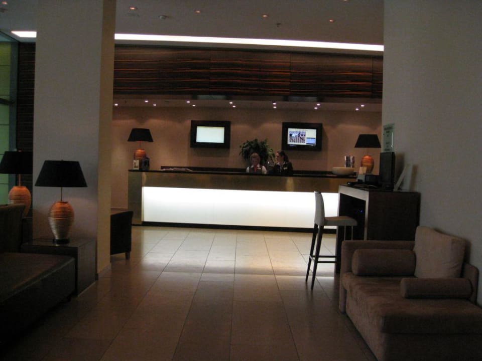 Rezeption AMERON Köln Hotel Regent