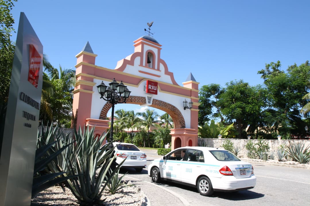 Einfahrt Hotel Hotel Riu Tequila