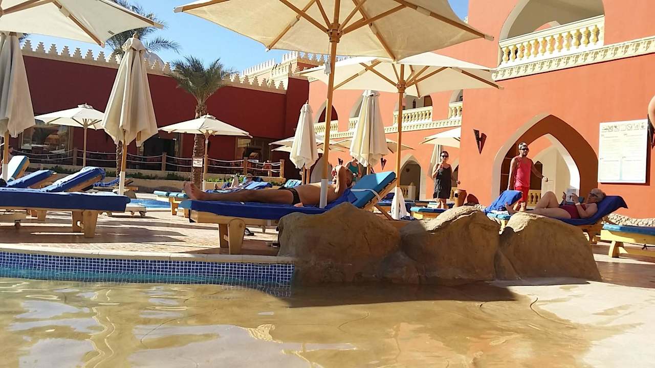 Activepool.. die Liegen sind so bequem Pickalbatros Alf Leila Wa Leila Resort - Neverland Hurghada