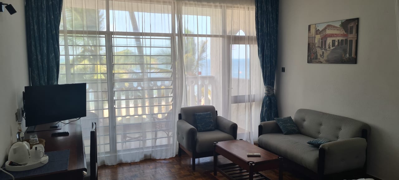 Zimmer Travellers Beach Hotel & Club