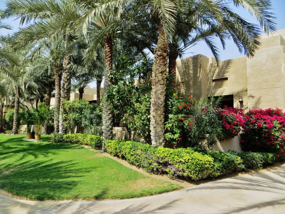 Inmitten der Wüste eine grüne Oase Hotel Bab Al Shams Desert Resort & Spa