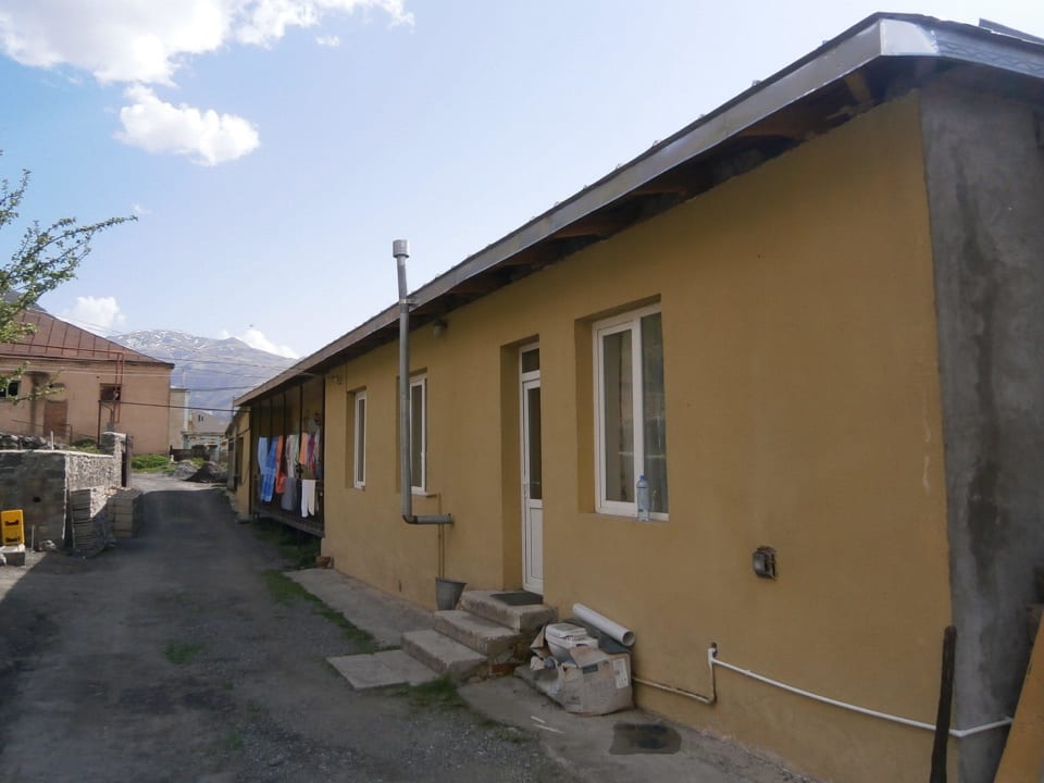 Vorderansicht Vasily Guesthouse