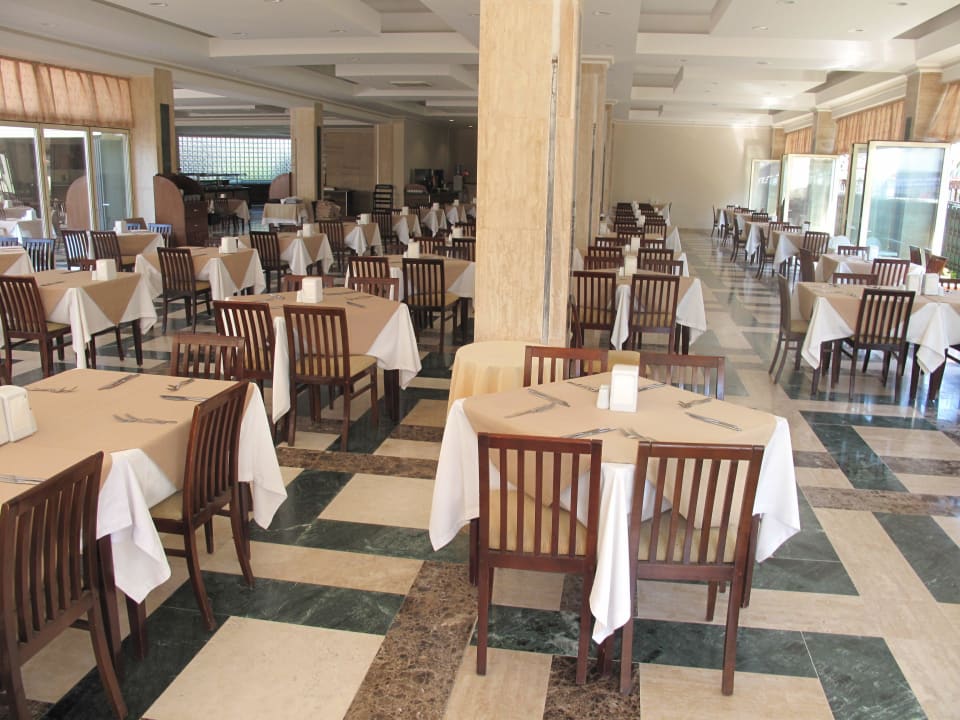 Der rechte Teil war letztes Jahr noch Terrasse Nerton Hotel - Erwachsenenhotel ab 16 Jahren