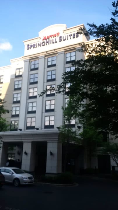 Vorfahrt vom Hotel Hotel Springhill Suites By Marriott Memphis Downtown