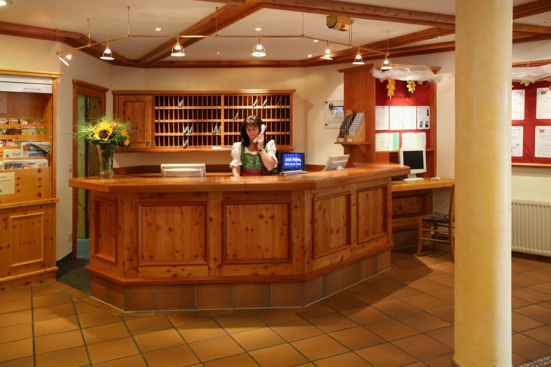 Rezeption IFA Alpenrose Hotel Kleinwalsertal