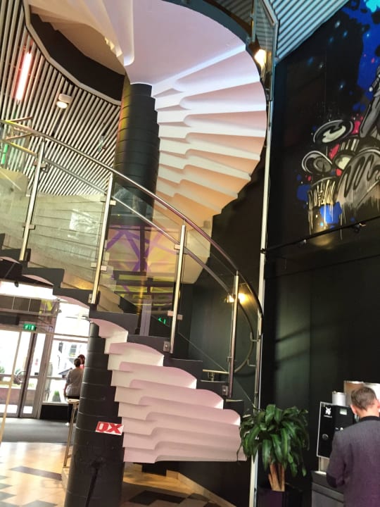 Offenes Treppenhaus von Lobby  aus Comfort Hotel Xpress Stockholm Central