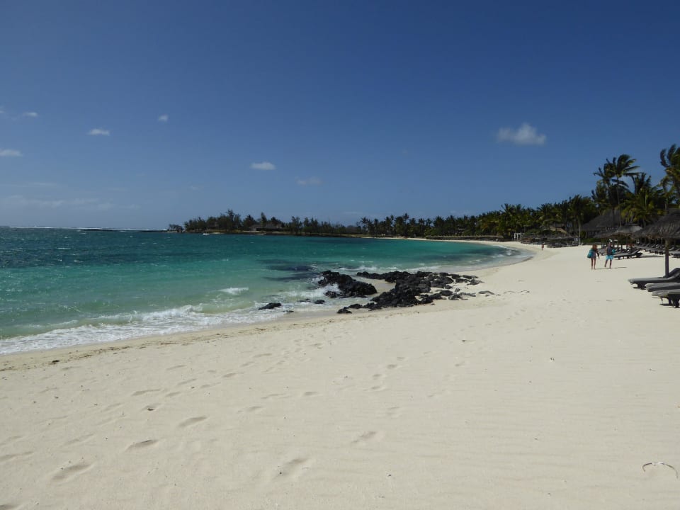 Der hoteleigene Sandstrand Constance Belle Mare Plage