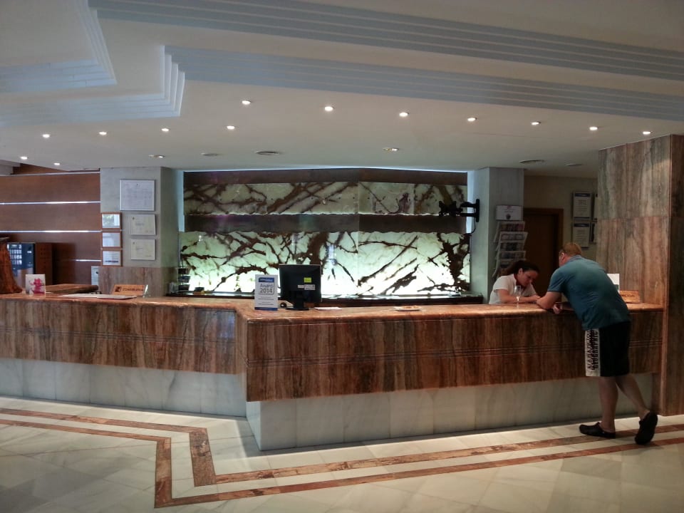 Rezeption  sehr nettes personal  top Hotel Serrano Palace