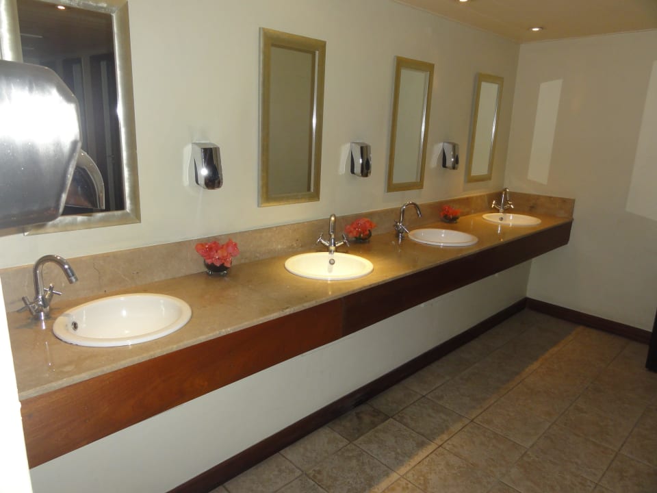 Herren WC im Restaurant Mauricia Beachcomber Resort & Spa
