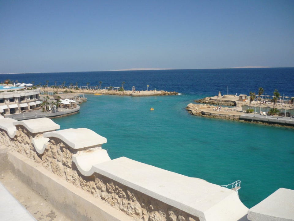 Blick von oben auf die hoteleigene Lagune Pickalbatros Citadel Resort
