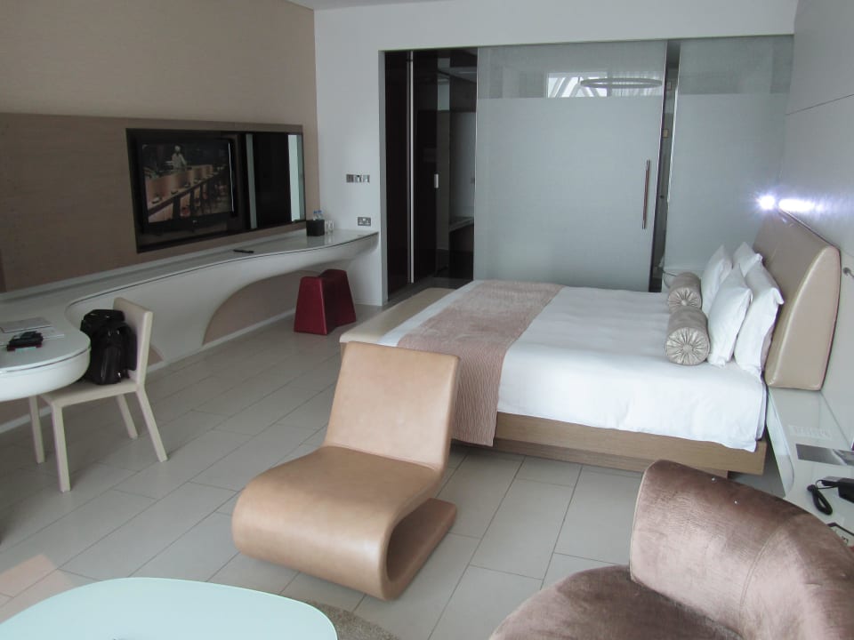 Grosses Zimmer mit Schiebetür zum Bad W Abu Dhabi - Yas Island