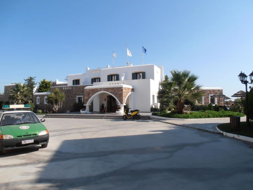 Haupteingang Naxos Resort Beach Hotel