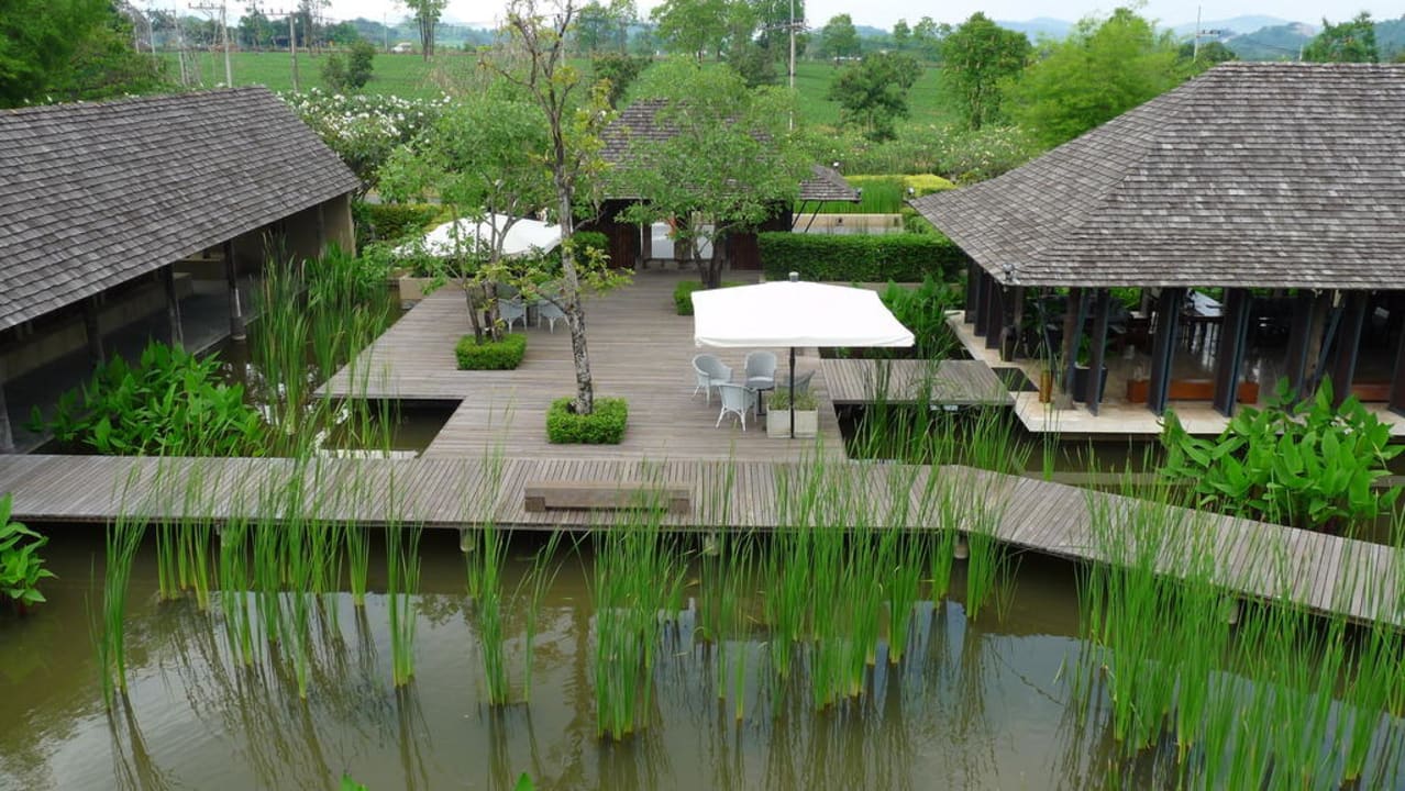 Blick vom "The Mist" auf Lobby und Eingang Hotel Kirimaya Golf Resort & Spa