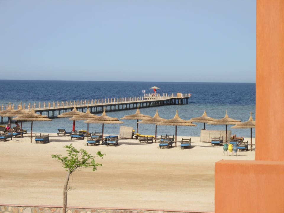 Steg zur Riffkante  Novotel Marsa Alam Beach Resort