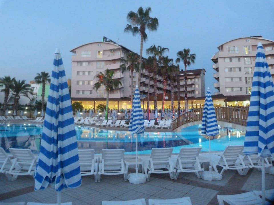Blick auf Block B und C mit neuer Terrasse Lonicera Resort & Spa Hotel