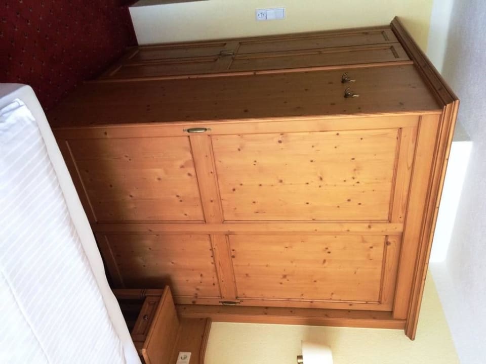 Schrank Berghotel Holzer